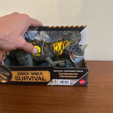  JKL77 Jurassic World Wild Roar Ceratosaurus Dinosaur 