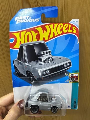  Mô hình xe HXR25 Hot Wheels Basic '70 Dodge Charger Silver 