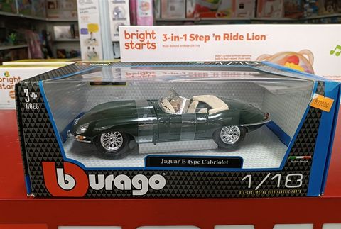  18-12046- 1:18 JAGUAR ''E'' CABRIO. (1961)( XANH) 