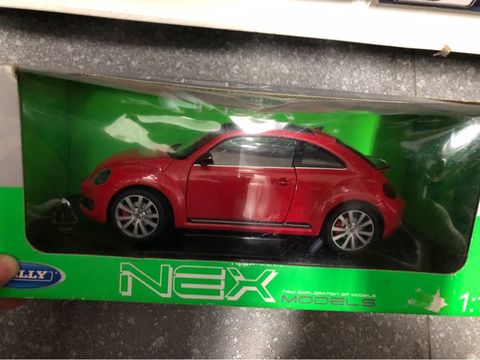  Ô tô Volkswagen New Beetle 2012 Welly tỷ lệ 1/18 
