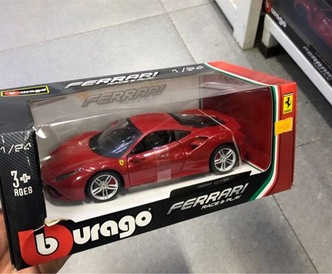  18-26013- 1:24 FERRAR FERRARI 488 GTB 