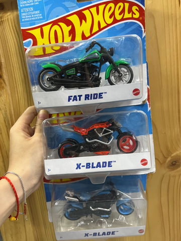  23win04 Street Power Collectible Motorcycle 