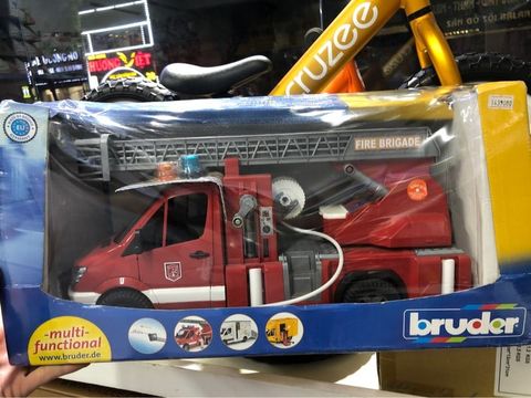  BUR02532 Do choi xe cuu hoa co thang va voi phun nuoc theo ti le 1/16 