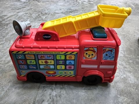  Xe cứu hỏa song ngữ Vtech Fire Chief's Adventure Truck 