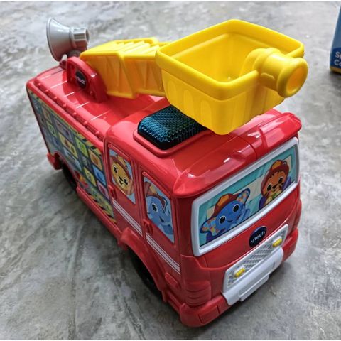  Xe cứu hỏa song ngữ Vtech Fire Chief's Adventure Truck 