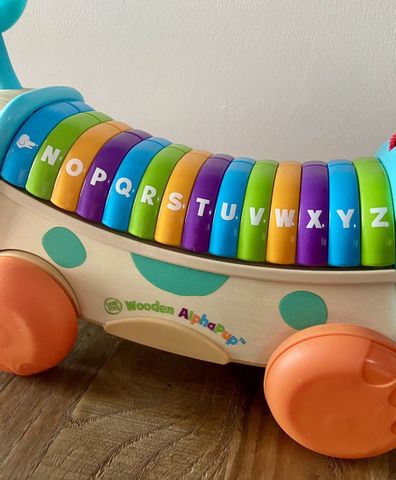  Đồ chơi học chữ 80-615200 LeapFrog Wooden AlphaPup 