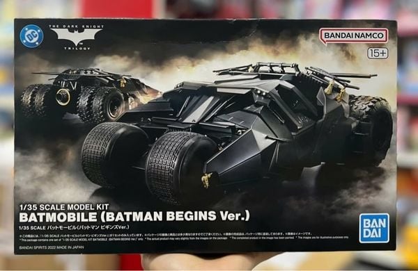 1/35 SCALE MODEL KIT BATMOBILE (BATMAN BEGINS Ver.) 