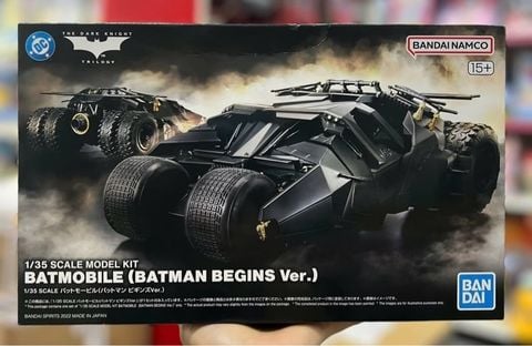  1/35 SCALE MODEL KIT BATMOBILE (BATMAN BEGINS Ver.) 