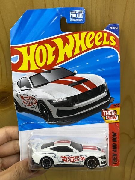  JBB34 23win04 Ford Mustang Dark Horse White 