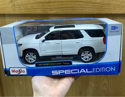 31533 Mô hình xe Maisto 1:26 2021 Chevrolet Tahoe White 