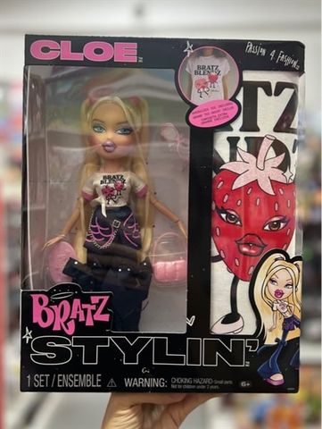  Búp bê Bratz Stylin' Cloe Fashion Doll with Oversized Tee (tặng áo thun) 