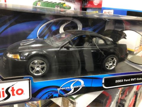  M31647- Xe Ford SVT 2003 Cobra 