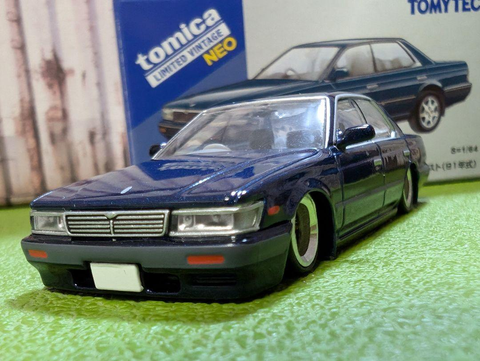  Xe mô hình Tomica Limited Vintage Neo LV-N259b Nissan Laurel Medalist Navy 1991 
