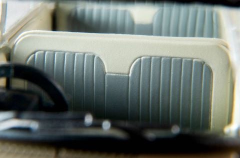  Mô hình xe Tomytec 1/64 LV-65d Datsun Bluebird 1200 Deluxe Beige 63 Year 