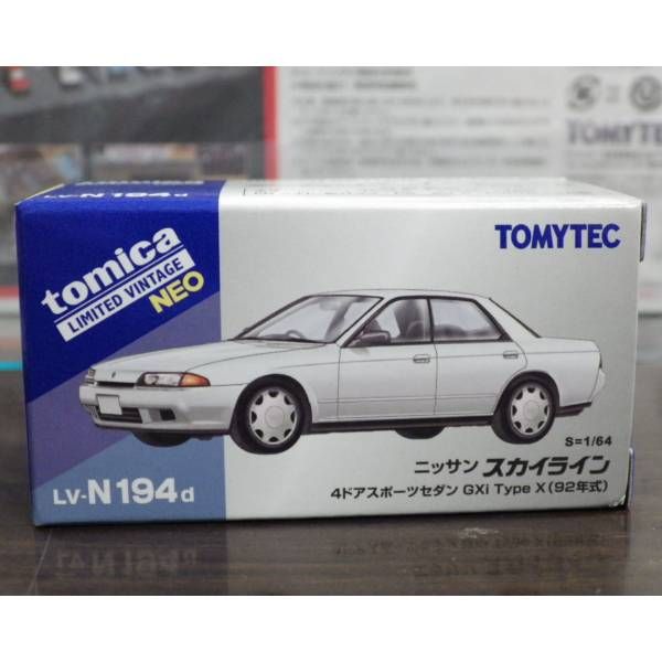 Mô hình xe hơi Tomytec LV-N194d Nissan Skyline 4 Door Sport Sedan GXi Type X 1992 (White)