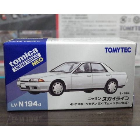  Xe Tomytec LV-N194d Nissan Skyline 4 Door Sport Sedan GXi Type X 1992 (White) 
