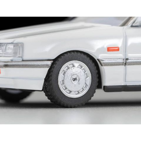  Mô hình xe Tomytec LV-N351a Nissan Skyline 4-Door HT 1800 Passage 1985 (White) 