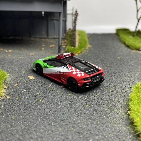  MiniGT Lamborghini Huracán EVO Bologna Airport 2020 