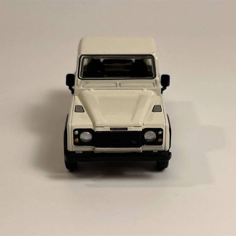  Mô hình xe MINI GT 1/64 Land Rover Defender 90 Pickup White (LHD) 