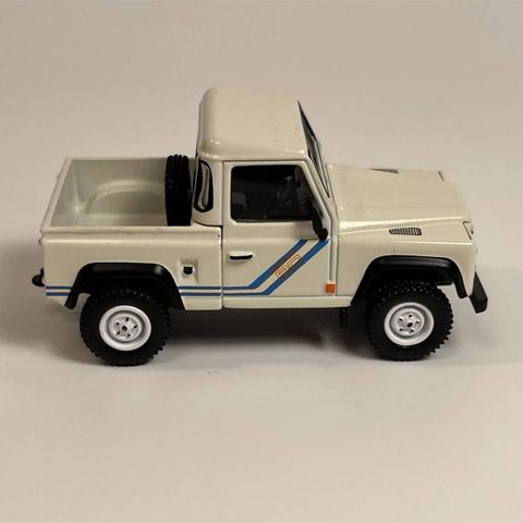  Mô hình xe MINI GT 1/64 Land Rover Defender 90 Pickup White (LHD) 