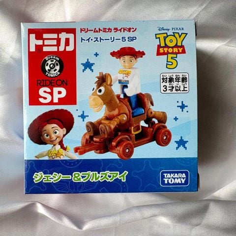  Mô hình xe Tomica Dream Ride-On Toy Story5 Jessie & Bullseye 