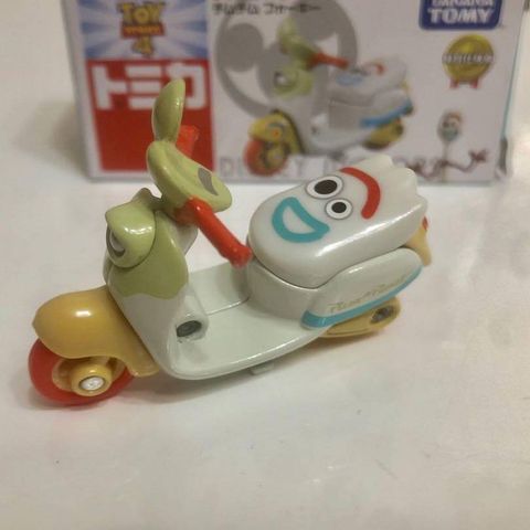  Xe mô hình Tomica Disney Motors Chimchim Forky 