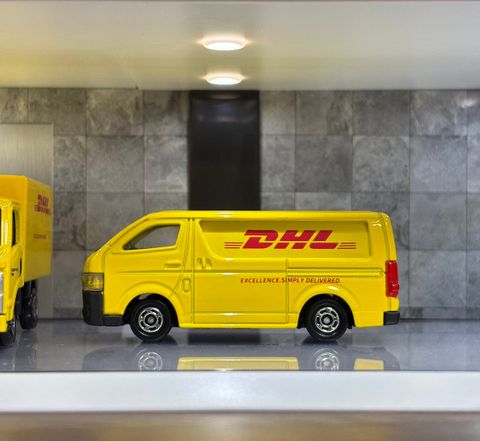  Mô hình xe tải Tomica 102 DHL Delivery Car 