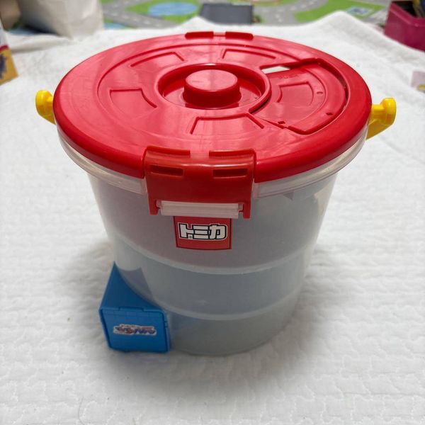 Hộp đựng xe kết hợp đường trượt Tomica World Sprial Bucket