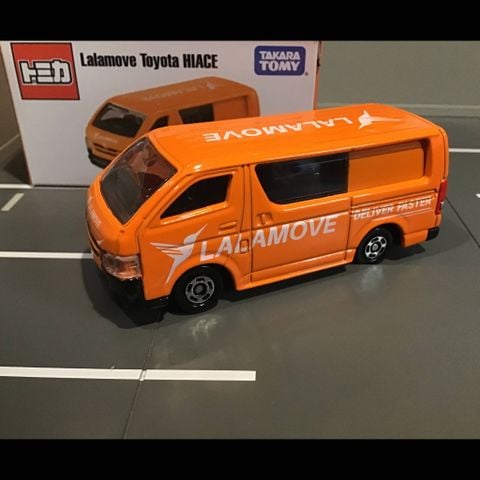  Mô hình xe Tomica Asia Original Lalamove Toyota Hiace 