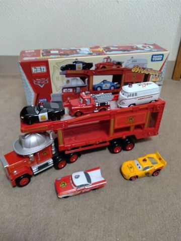  Xe tải chở Disney Cars Tomica Express to the Scene Rescue Carrier Car- Mac 
