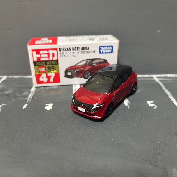 Tomica 47 Nissan Note Aura