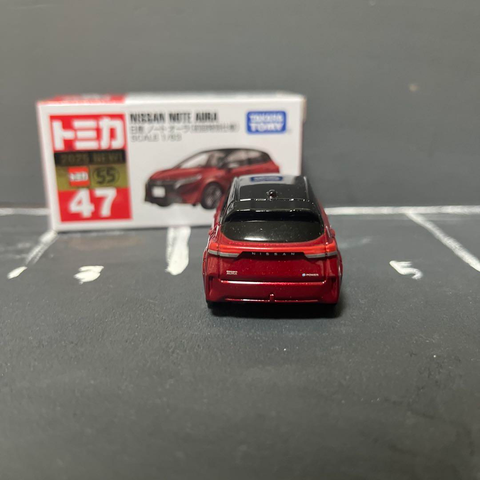  Tomica 47 Nissan Note Aura (đỏ) 
