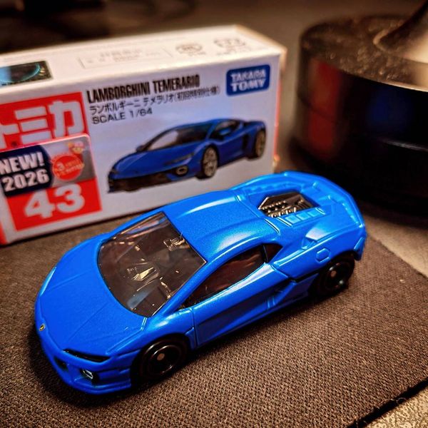 Tomica 43 Lamborghini Temerario (xanh)