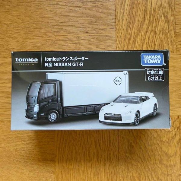 Mô hình xe NISSAN GT-R Tomica Transporter Nissan