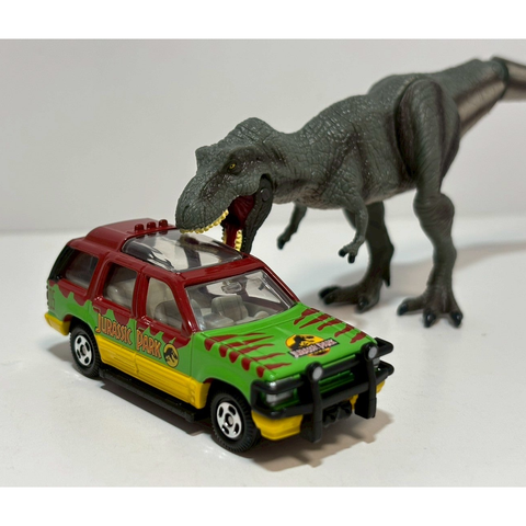  Mô hình xe Tomica Dream SP Jurassic World Tour Vehicle 
