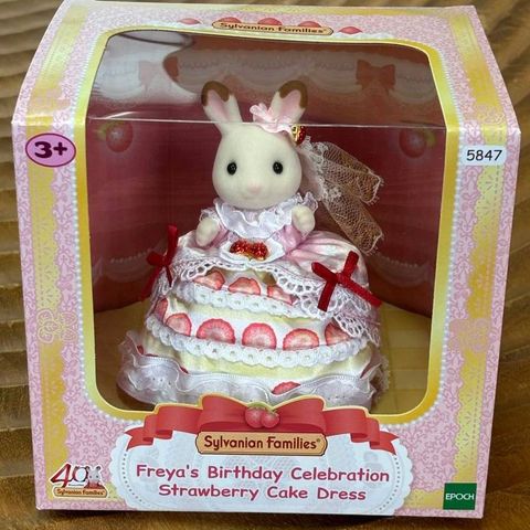  Thỏ C-80 Sylvanian Families Happy Birthday Freya Strawberry Cake Dress 