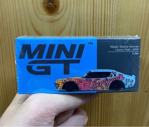  Xe Mini GT MGT00698 Nissan Skyline Kenmeri Liberty Walk LBWK KUMA 