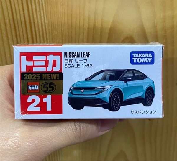  Tomica 21 Nissan Leaf 