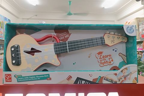  E0624-23win08 com đánh đàn Ukulele màu đỏ HAPE 