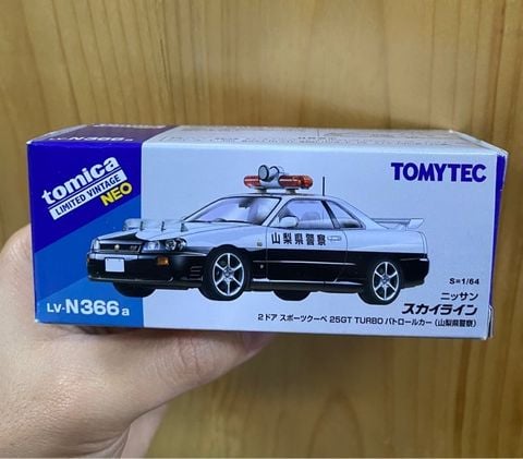  Mô hình xe TOMYTEC LV-N366a Nissan Skyline 2-Door Sport Coupe, 25GT TURBO Patrol Car 