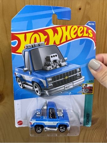  Mô hình xe HHF04 Hot Wheels Basic Car Tune '83 Chevy Silverado 