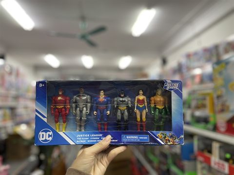  6066298- Comics Justice League 4 Inch Action Figures 6-Pack Batman Superman Cyborg 