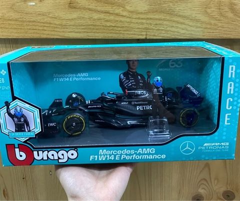  Mô hình 18-28037 Bburago 1/24 Race F1 Mercedes W15 w/ figure 