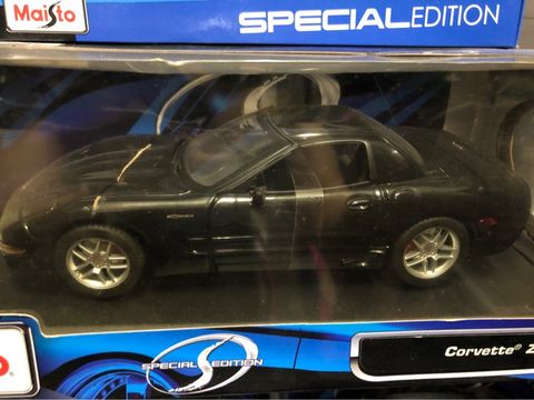  M31889- 1:18 Corvette Z06 - den 