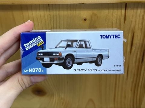  TOMYTEC LV-N373a Datsun Truck King Cab GL White 83 