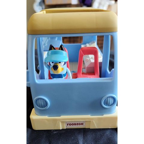  Xe bán thức ăn Bluey Transforming Food Truck Playset 