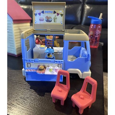  Xe bán thức ăn Bluey Transforming Food Truck Playset 