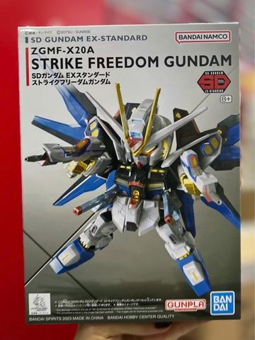  SD GUNDAM EX-STANDARD STRIKE FREEDOM GUNDAM 