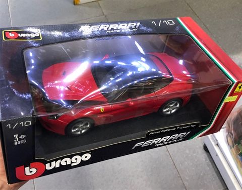  Ferrari California T Roof Closed Red 1/18 Burago 
