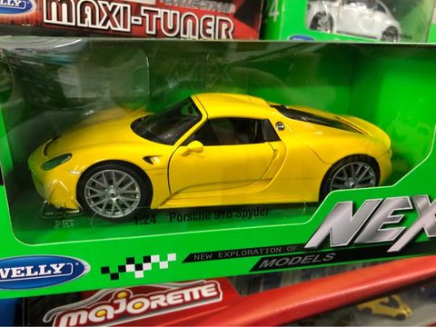  Mô hình xe Porsche 918 Spyder (Hard-Top) 1:24 Welly- 24055HW- Yellow 